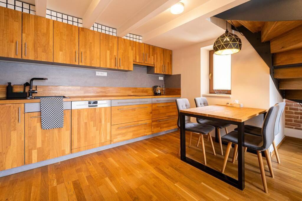 Luxusni Byt S Terasou V Centru 브르노 외부 사진
